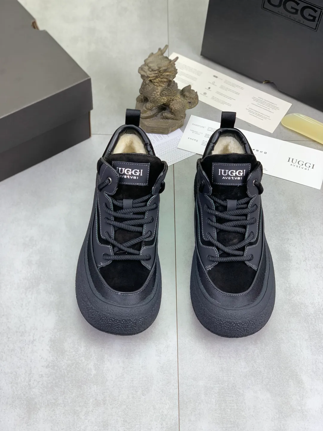 Men's shoes 💰P640 New IUGGI New New Tire Men's Shoes Real cowhide on the outside, Australian wool on the inside, light and easy to put on, brand logo, full of high-end feel, men's style! Men's style! Rarely seen in the market are retro outdoor shoes. They look great on the feet. Mainly because they are so stylish, comfortable and versatile. Color: black, gray, maroon. Size: 39-44